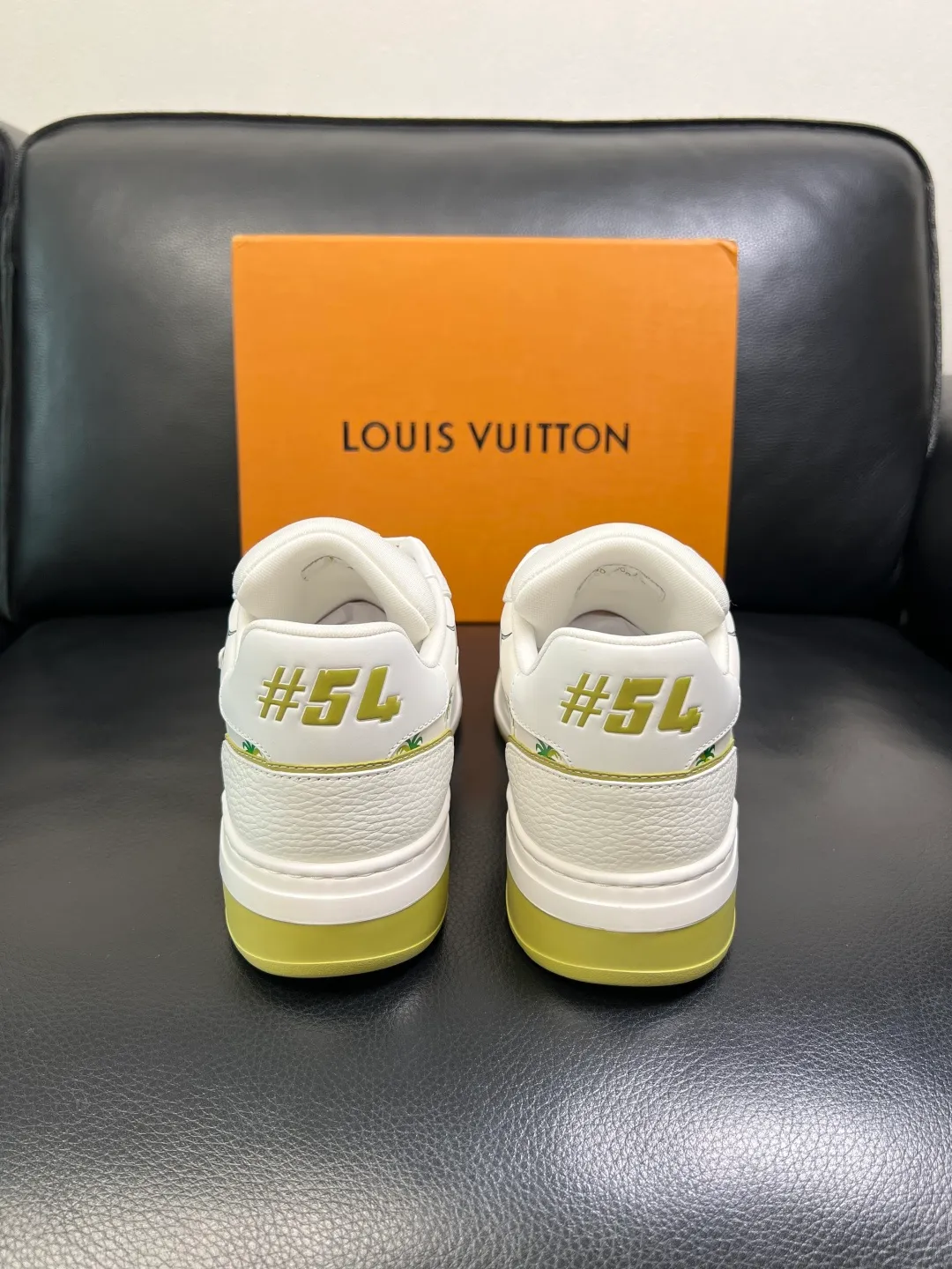 Men's shoes 💰 940 Lv high quality top crafts Louis Vuitton, sports sneakers counter synchronization, uppers imported from Italy, high-quality splicing colorful complex crafts, imported mesh pads soft and comfortable, soles: original soles specially provided by the original factory, T men's shoes 💰U exclusive movable molded soles super comfortable, original factory single goods, code number 39-44 (customized 38 45)